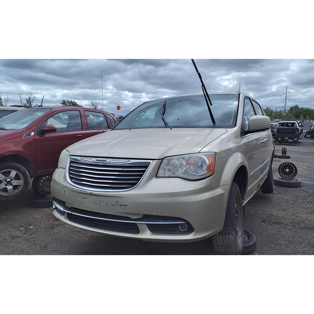 CHRYSLER TOWN & COUNTRY 2011