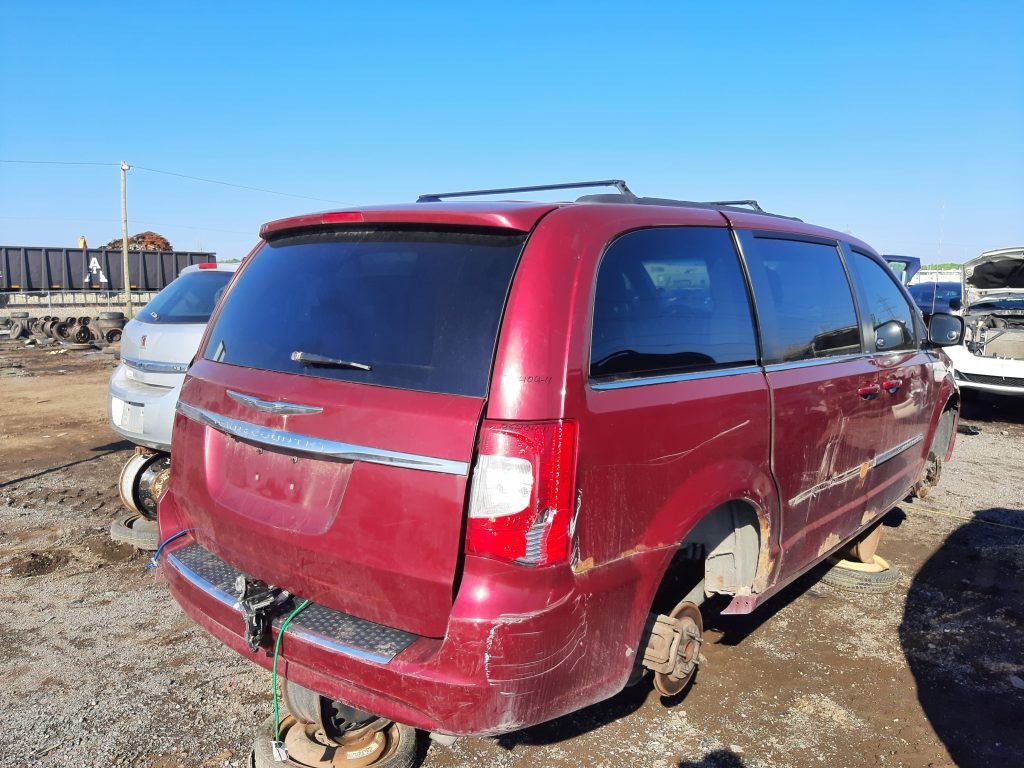 CHRYSLER TOWN & COUNTRY 2011