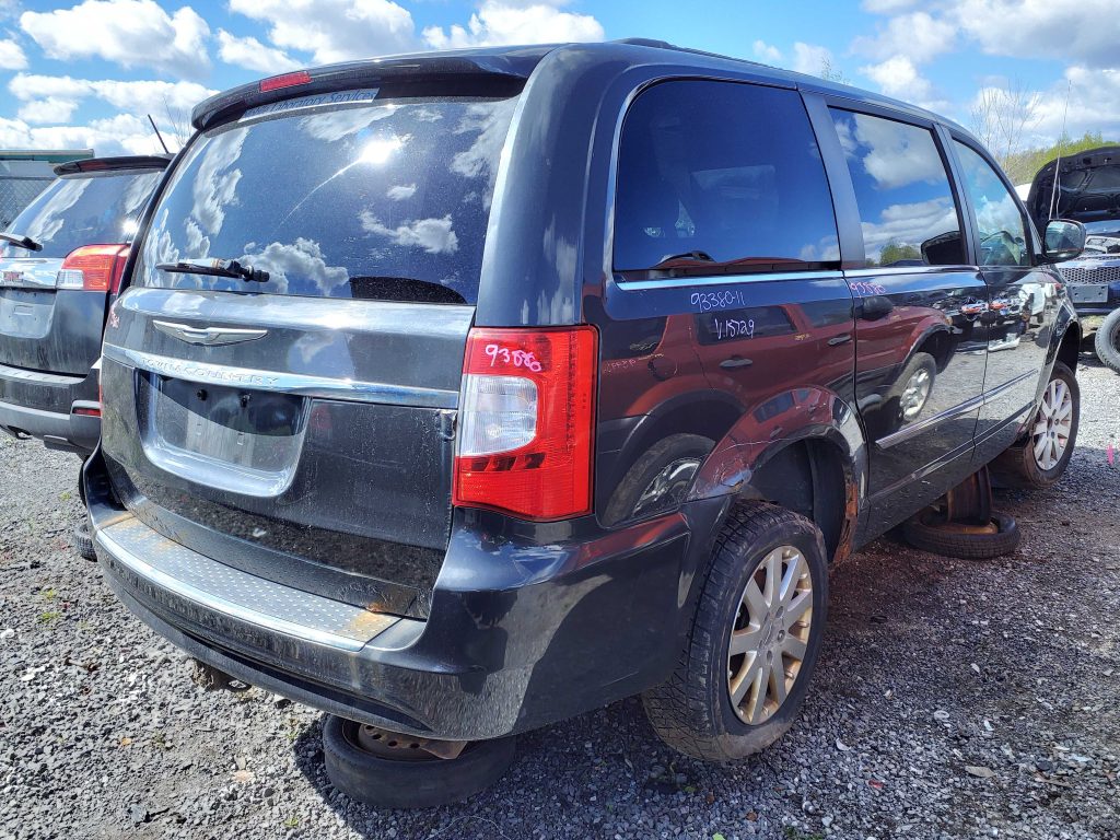 CHRYSLER TOWN & COUNTRY 2011