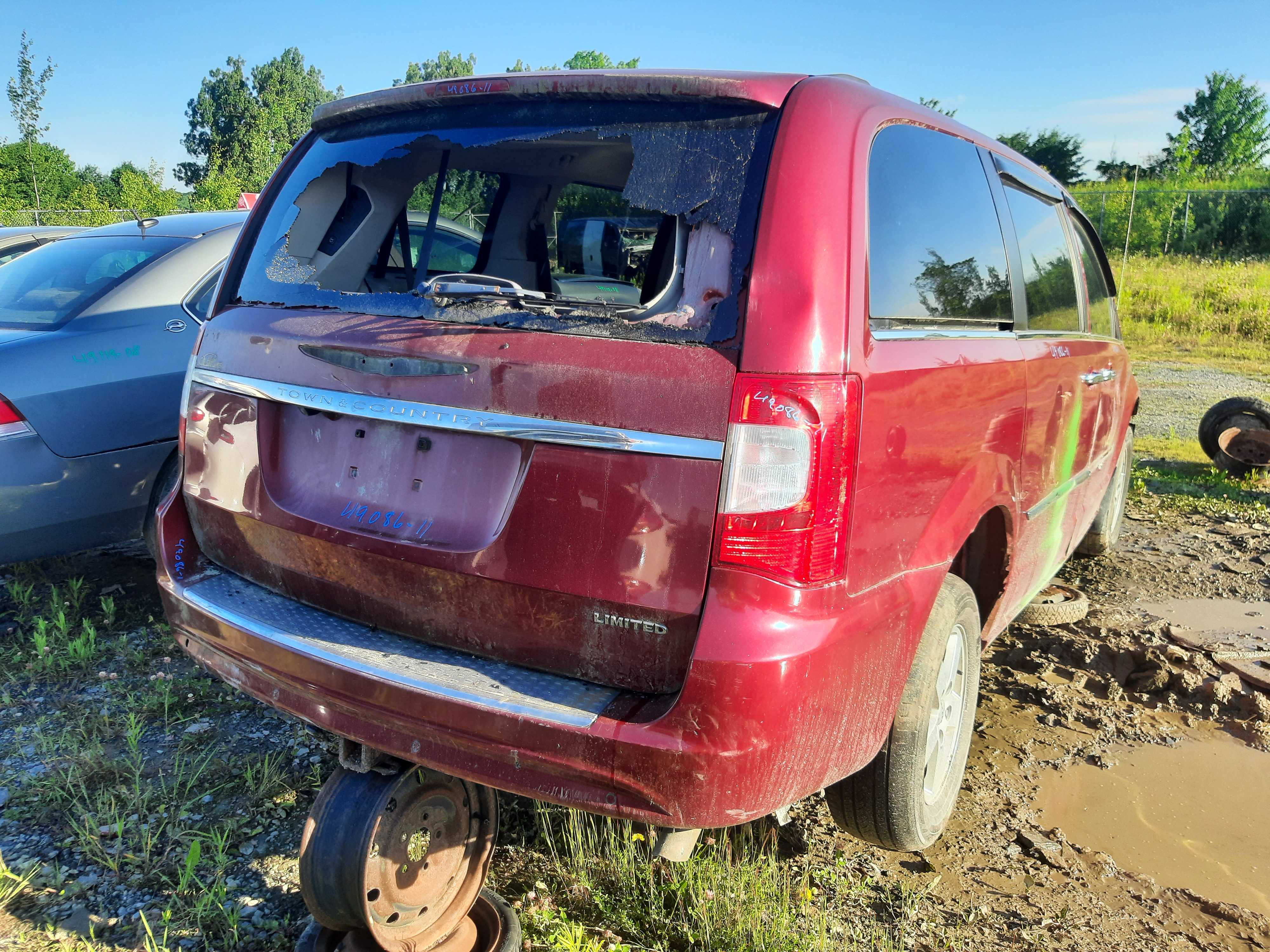 CHRYSLER TOWN & COUNTRY 2011