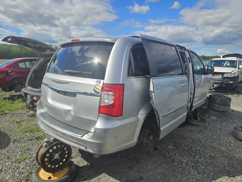 CHRYSLER TOWN & COUNTRY 2012