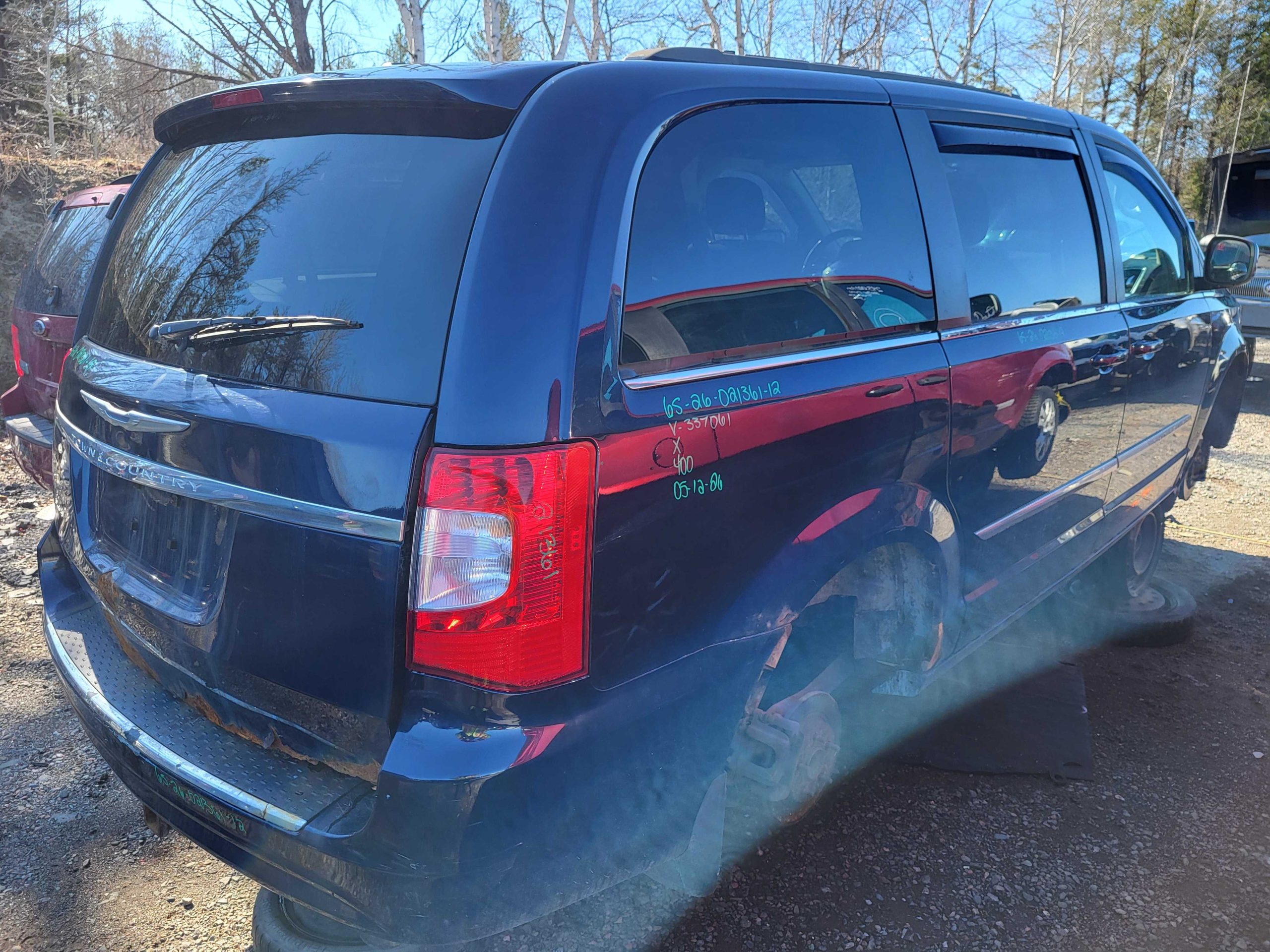 CHRYSLER TOWN & COUNTRY 2012