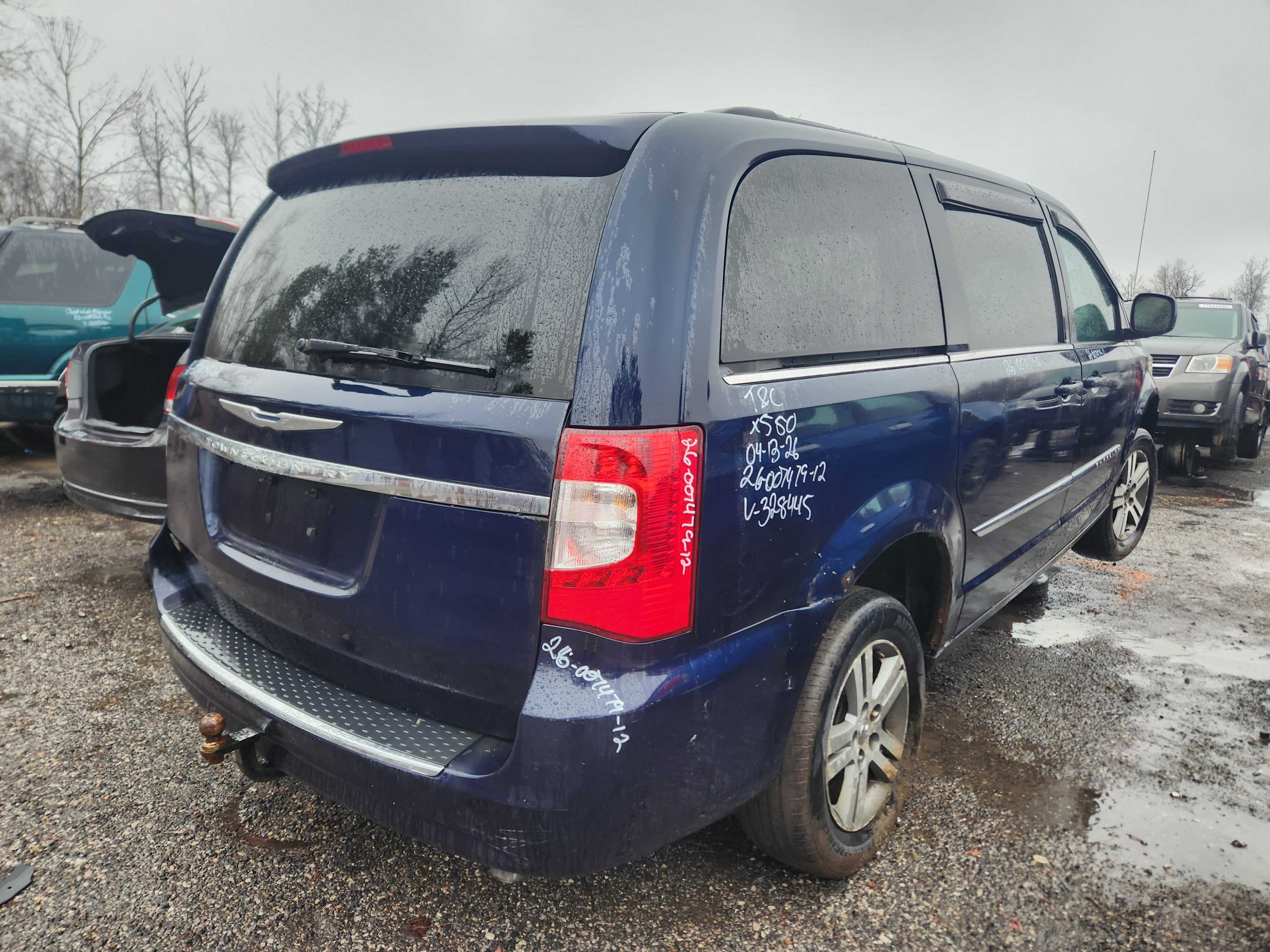 CHRYSLER TOWN & COUNTRY 2012