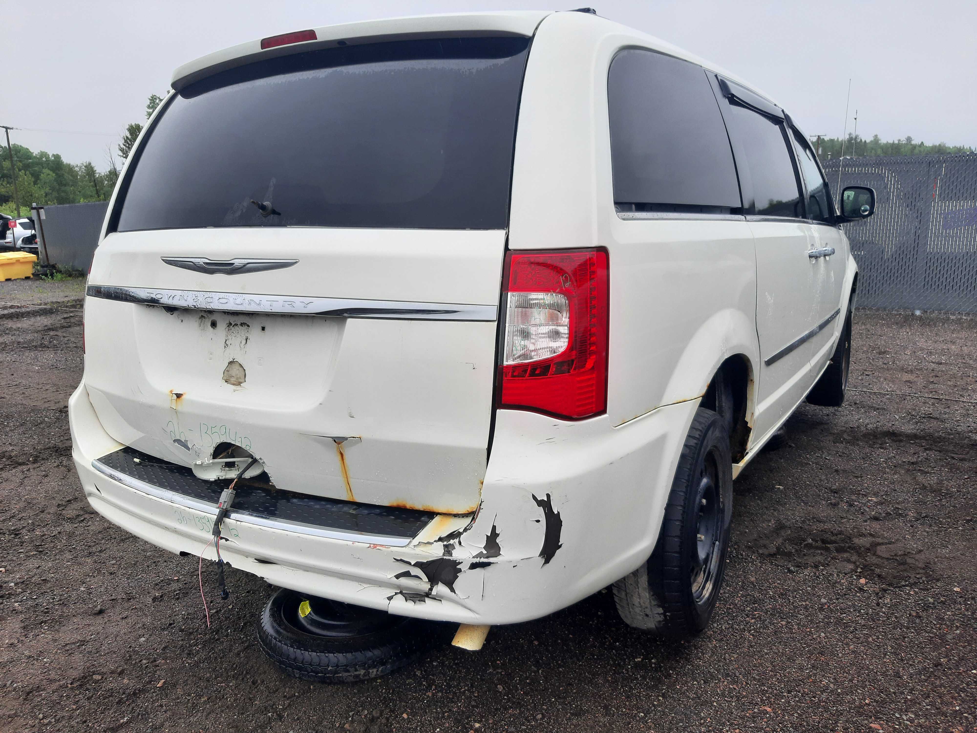CHRYSLER TOWN & COUNTRY 2012