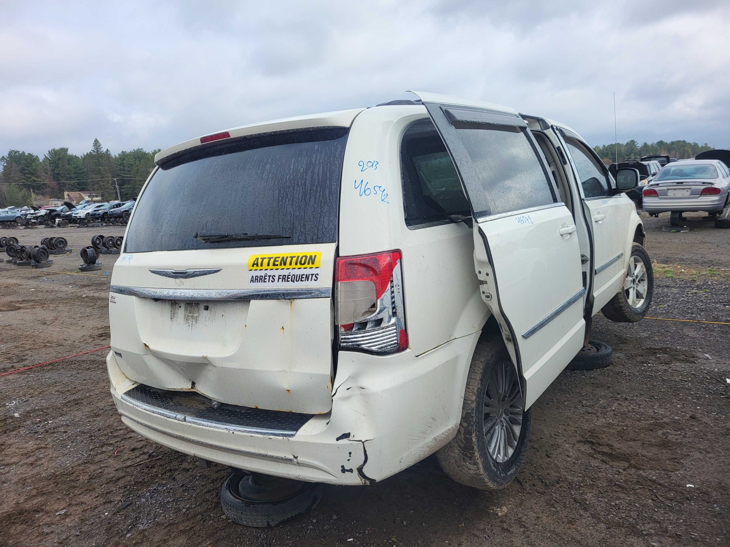 CHRYSLER TOWN & COUNTRY 2013