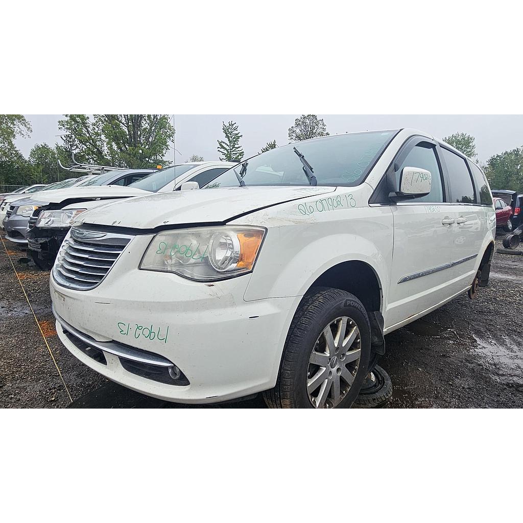 CHRYSLER TOWN & COUNTRY 2013
