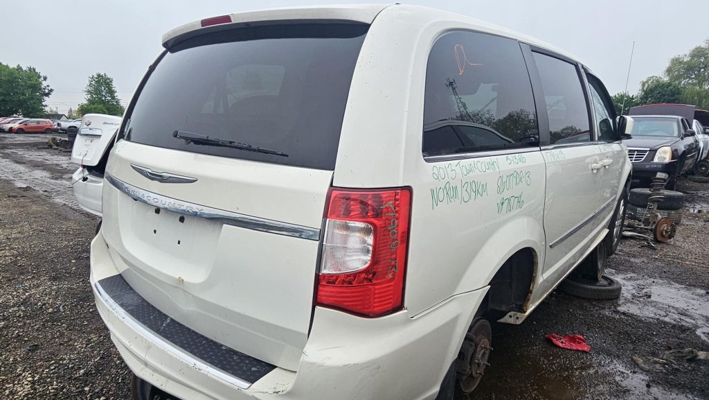CHRYSLER TOWN & COUNTRY 2013