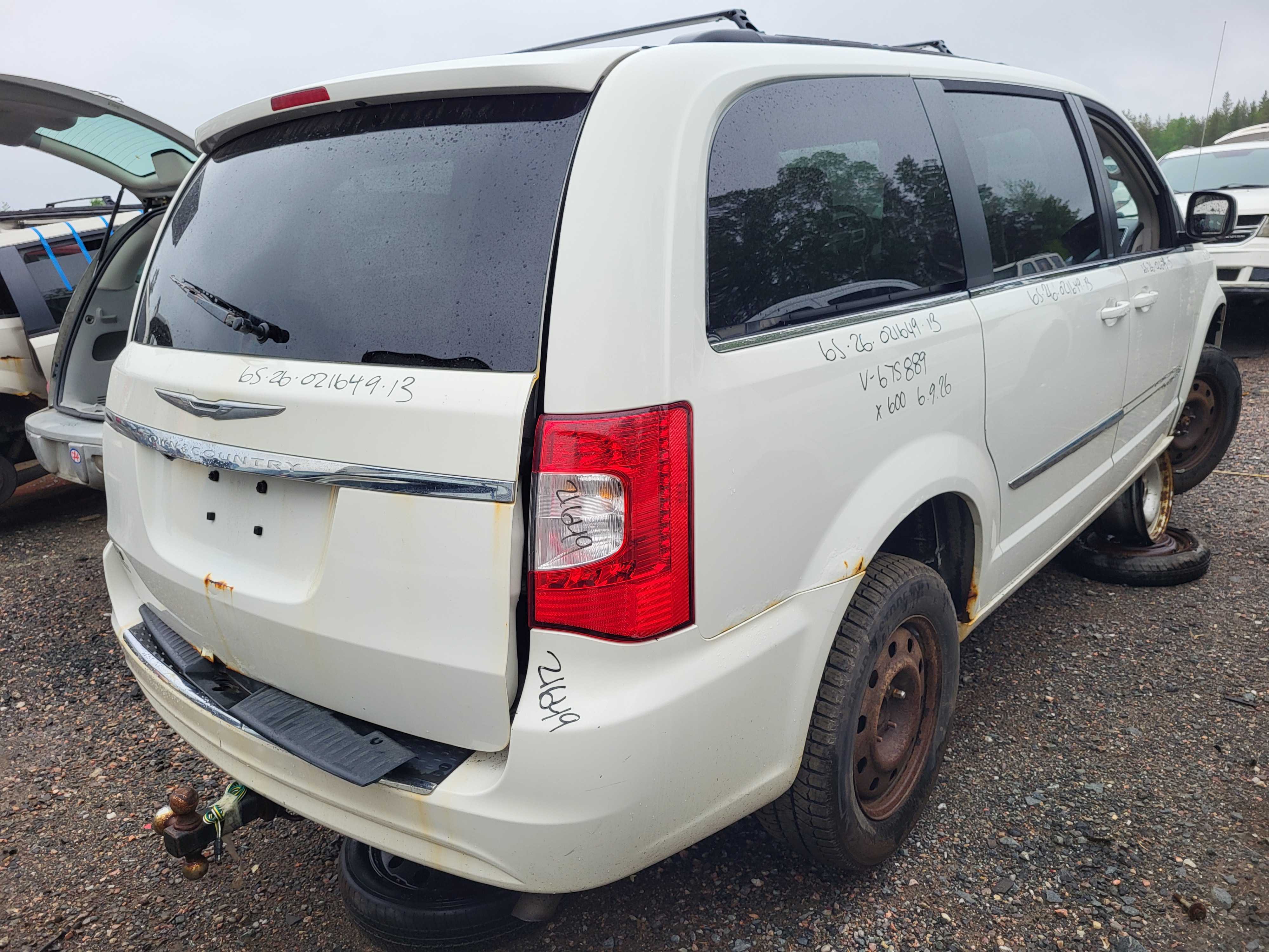 CHRYSLER TOWN & COUNTRY 2013
