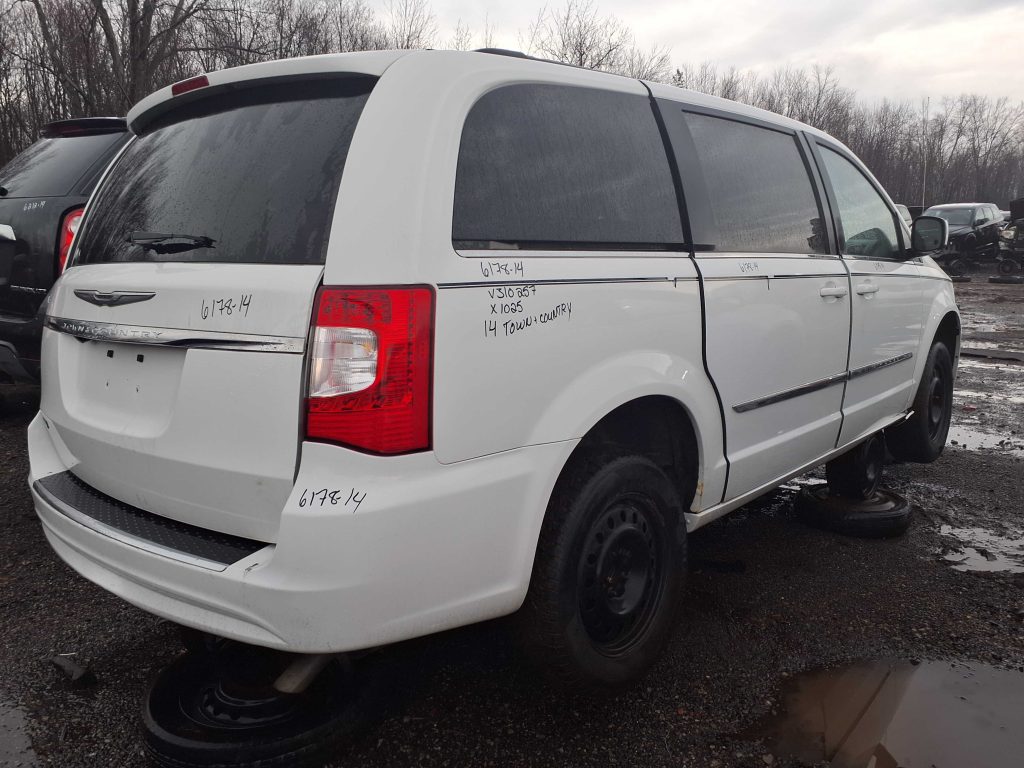 CHRYSLER TOWN & COUNTRY 2014
