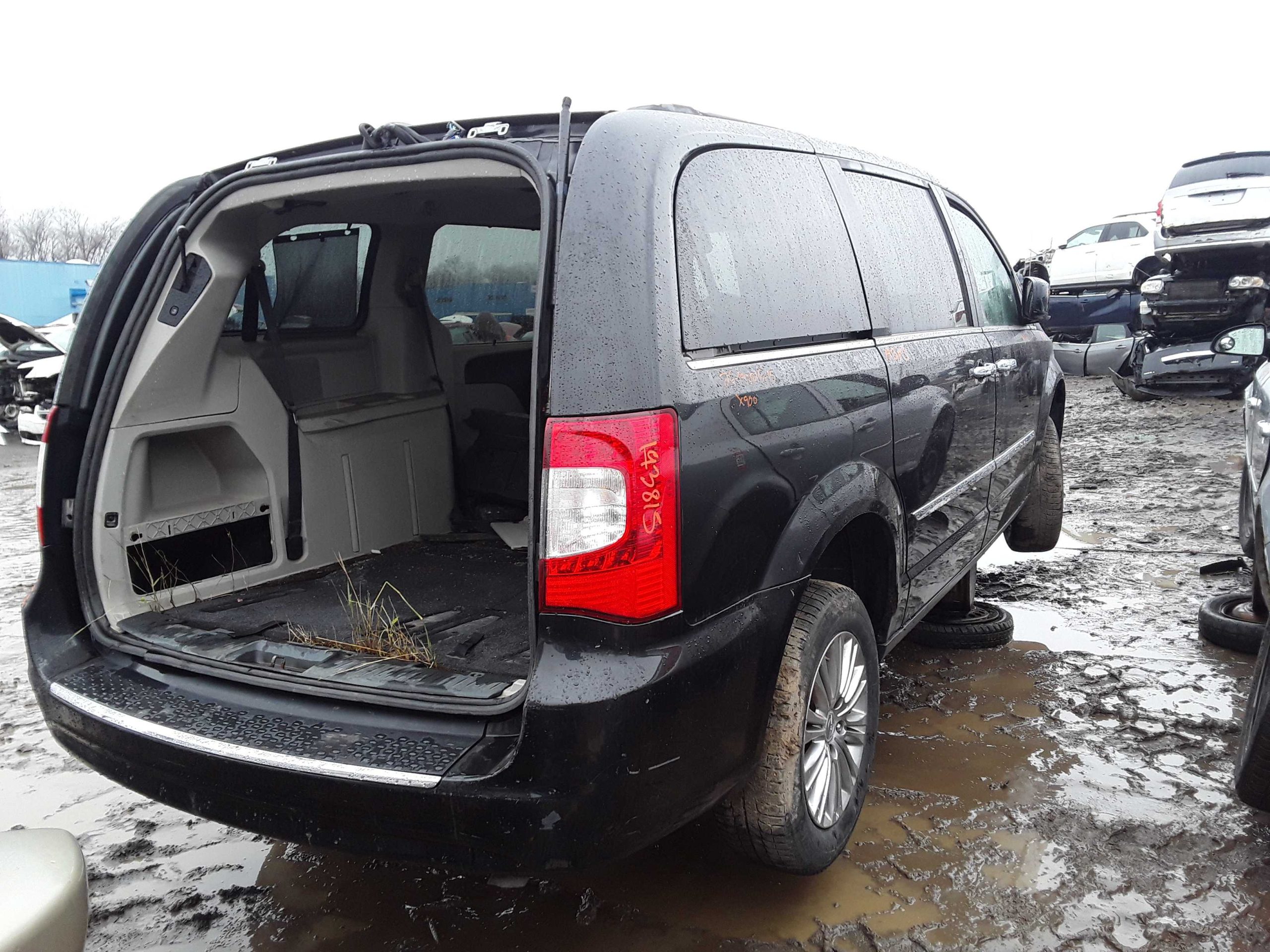 CHRYSLER TOWN & COUNTRY 2015