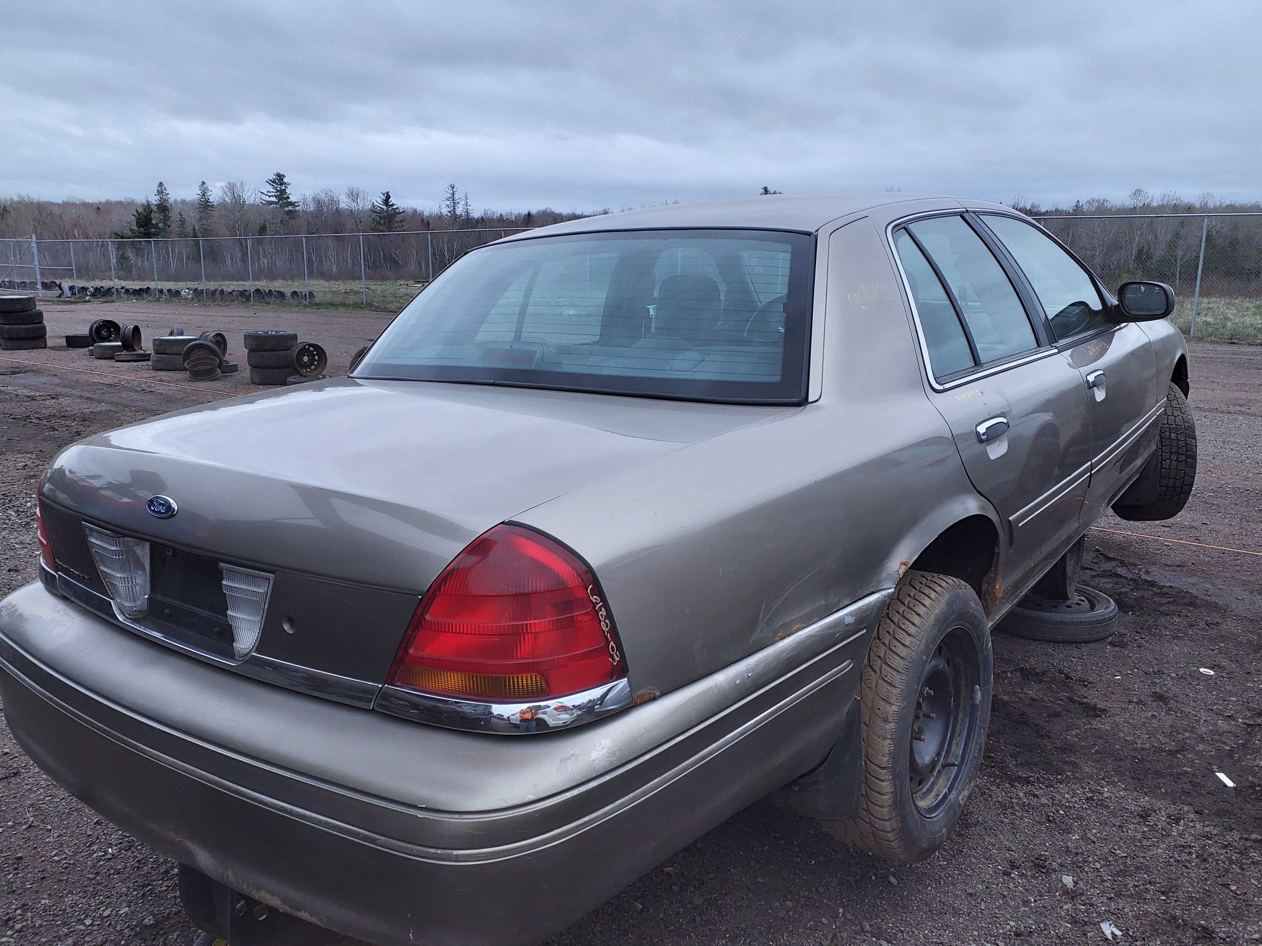 FORD CROWN VICTORIA 2003