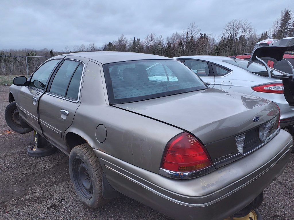 FORD CROWN VICTORIA 2003