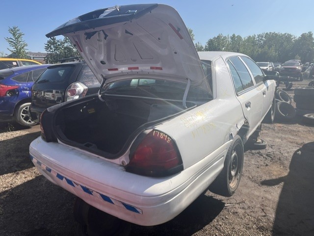 FORD CROWN VICTORIA 2011