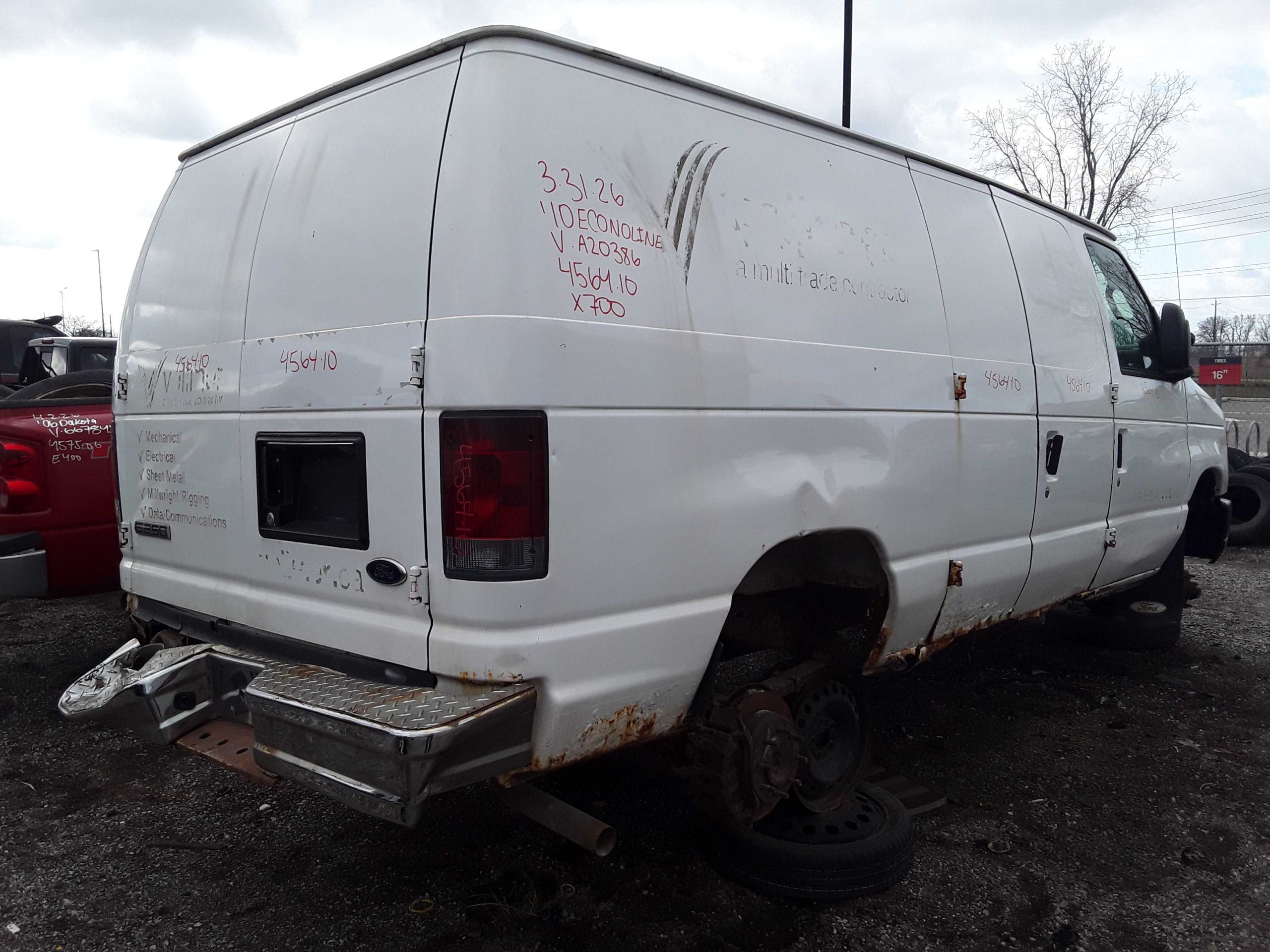 FORD ECONOLINE 2010