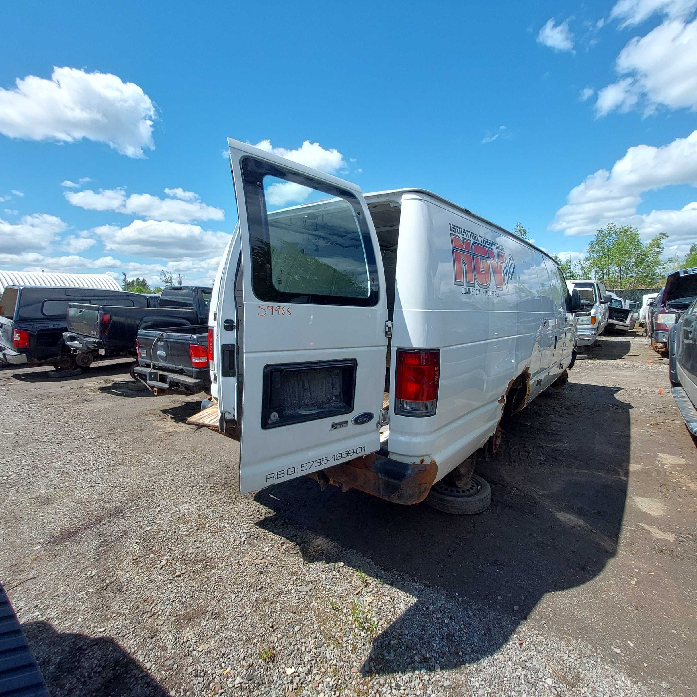FORD ECONOLINE 2011