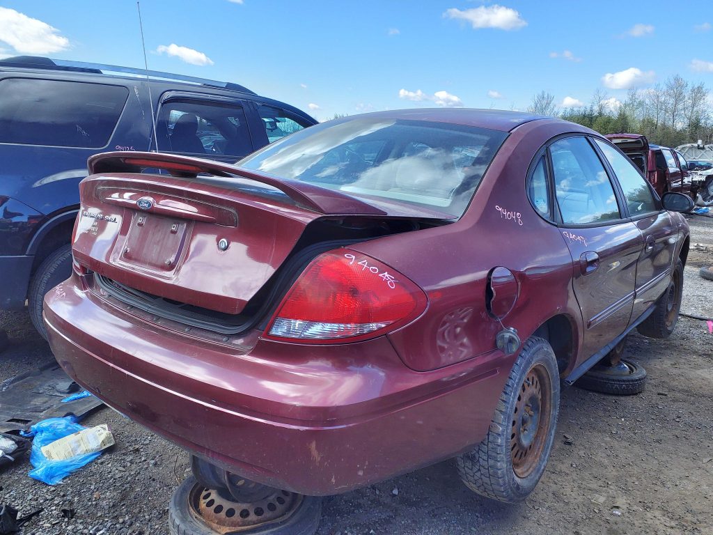 FORD TAURUS 2004