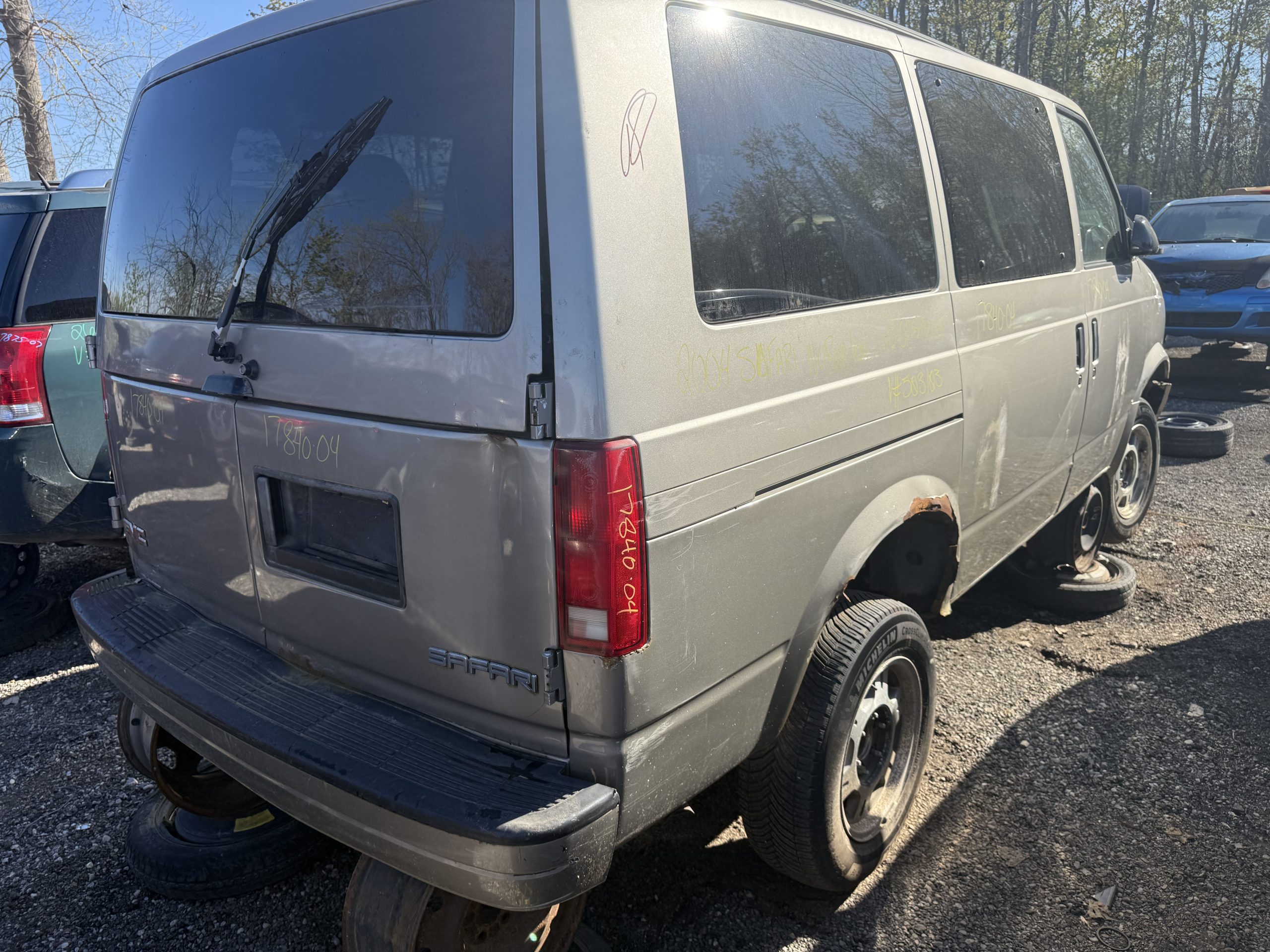 GMC SAFARI 2004