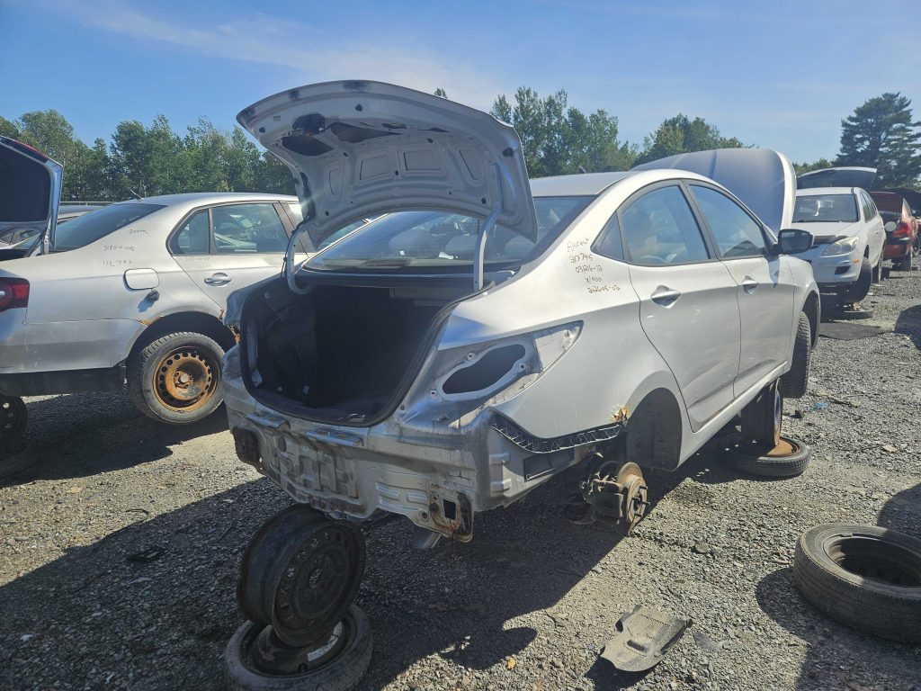 HYUNDAI ACCENT 2012