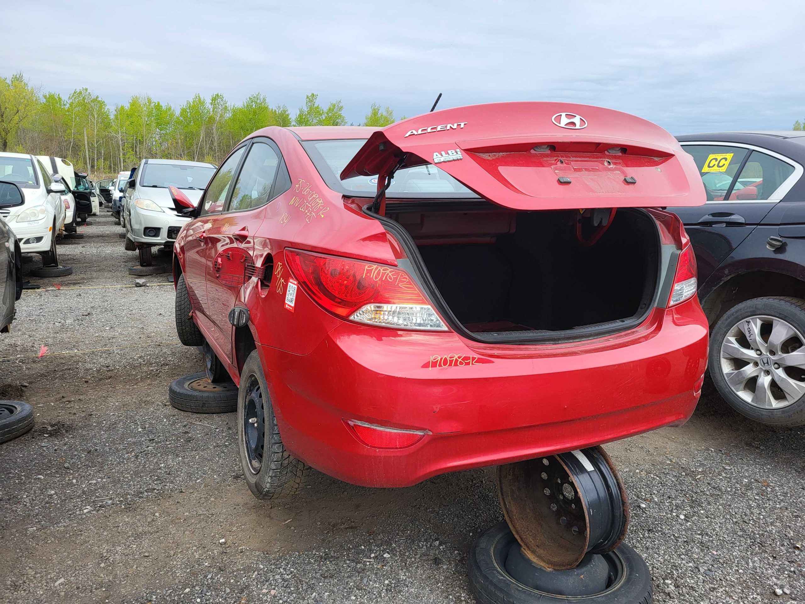 HYUNDAI ACCENT 2012