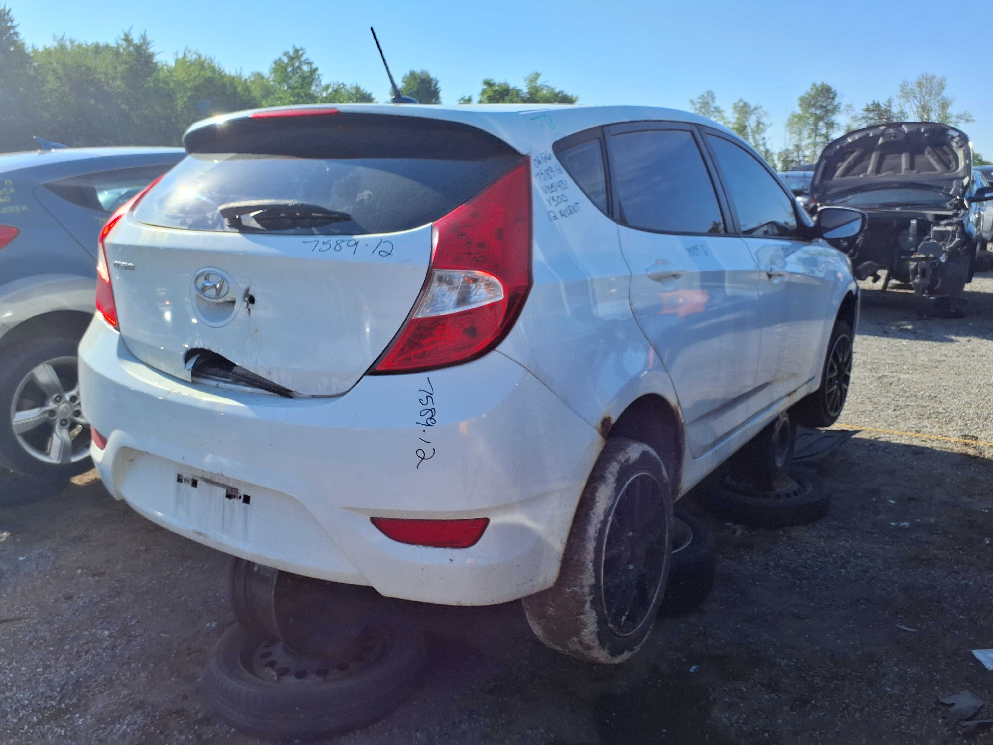 HYUNDAI ACCENT 2012