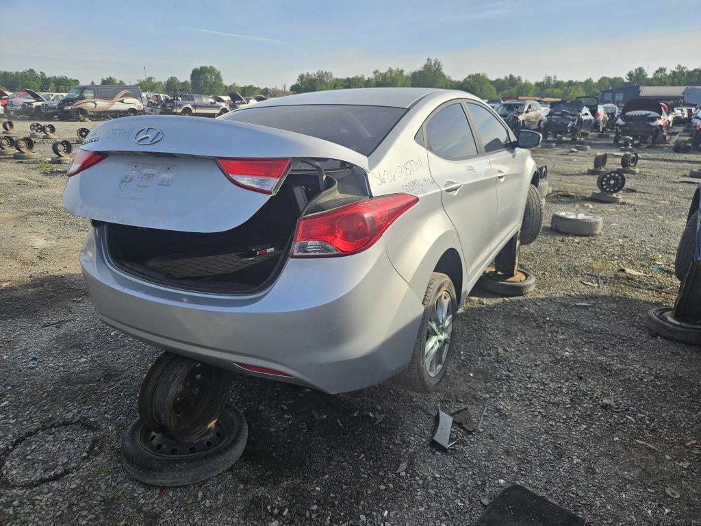 HYUNDAI ELANTRA 2011