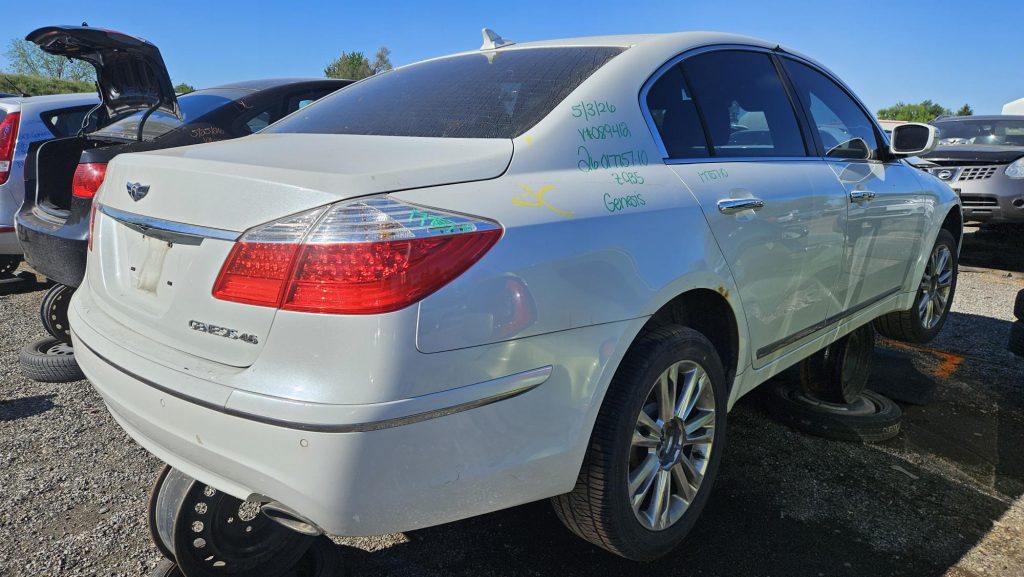 HYUNDAI GENESIS 2010