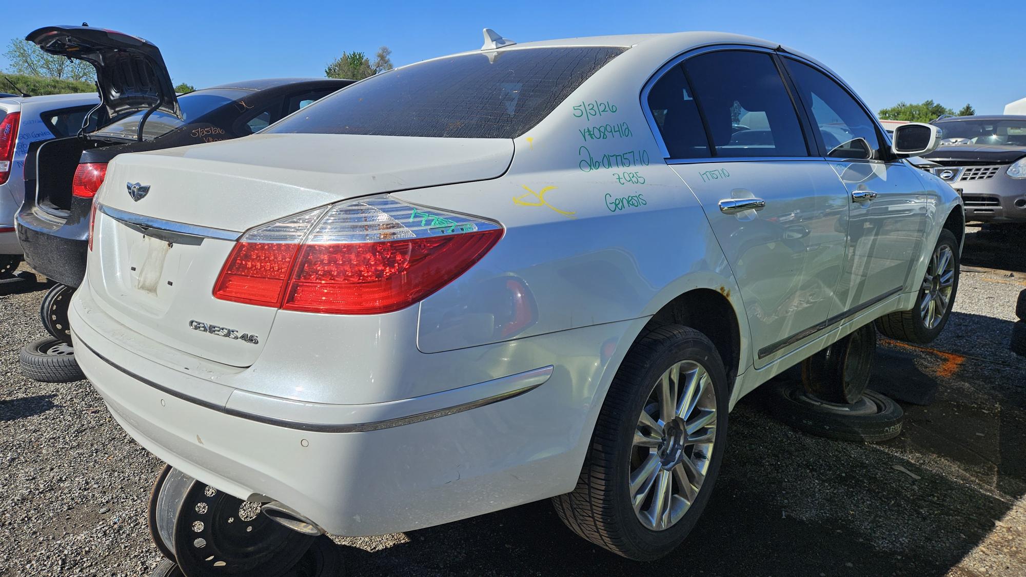 HYUNDAI GENESIS 2010