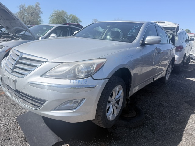 HYUNDAI GENESIS 2013