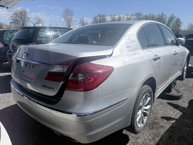 HYUNDAI GENESIS 2013
