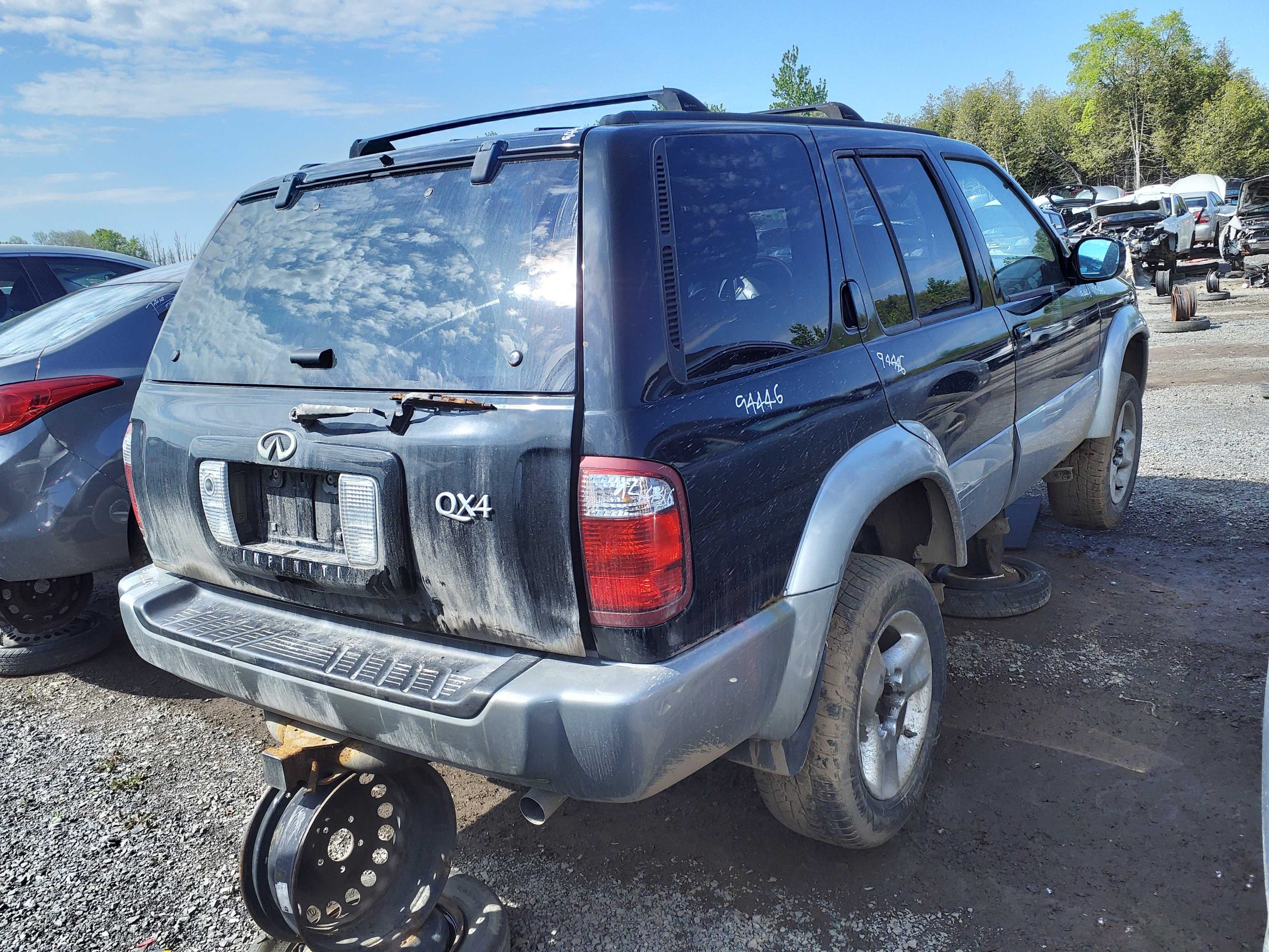 INFINITI QX4 2001