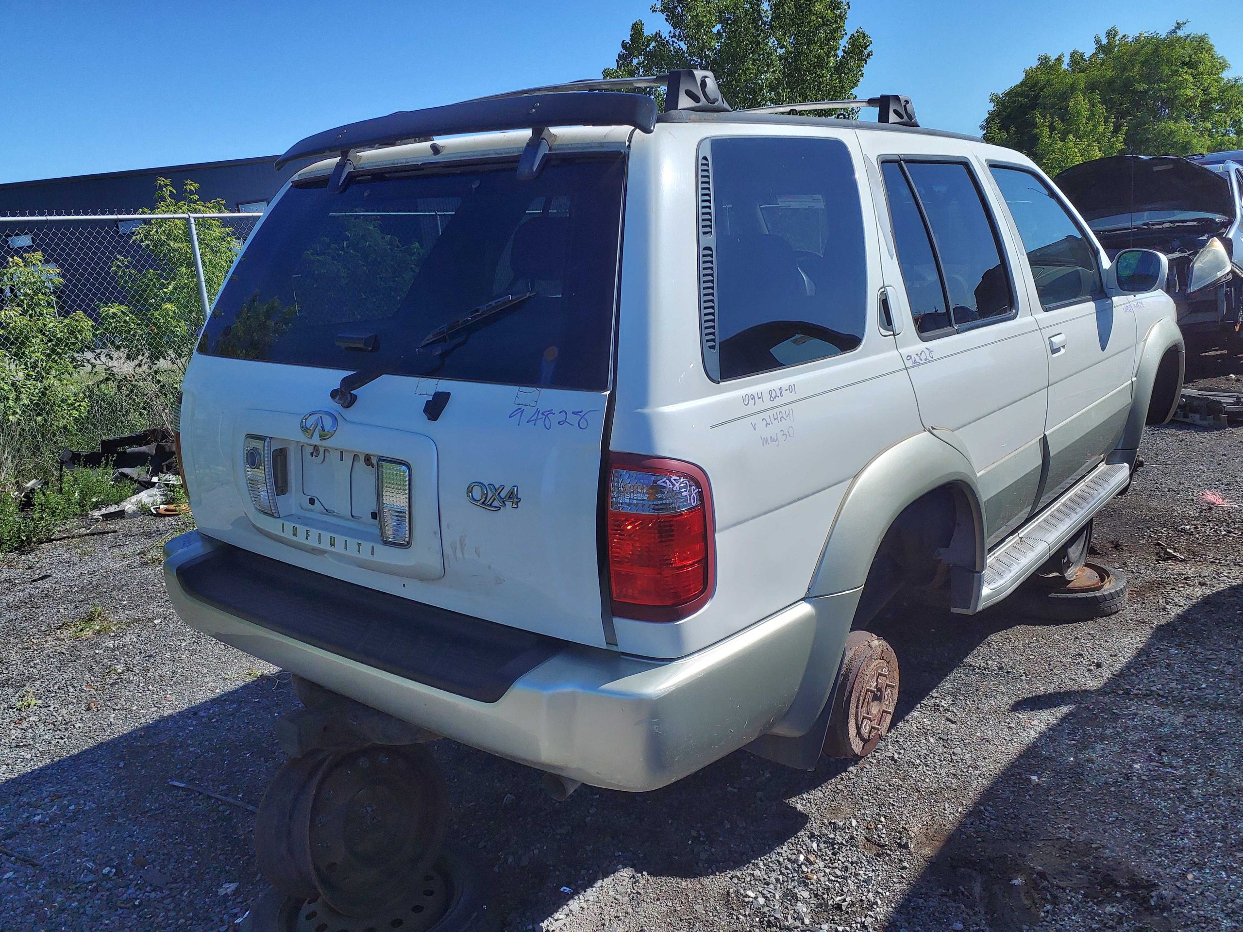 INFINITI QX4 2001