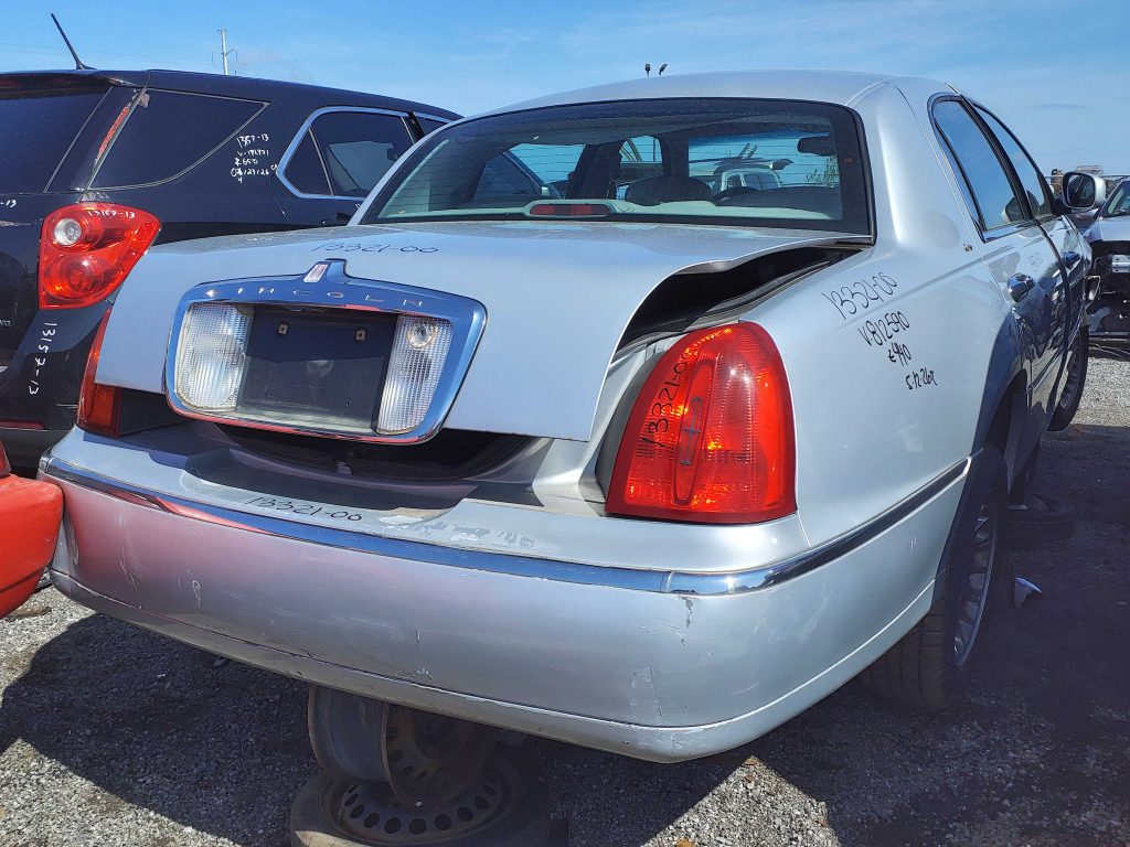 LINCOLN TOWN CAR 2000