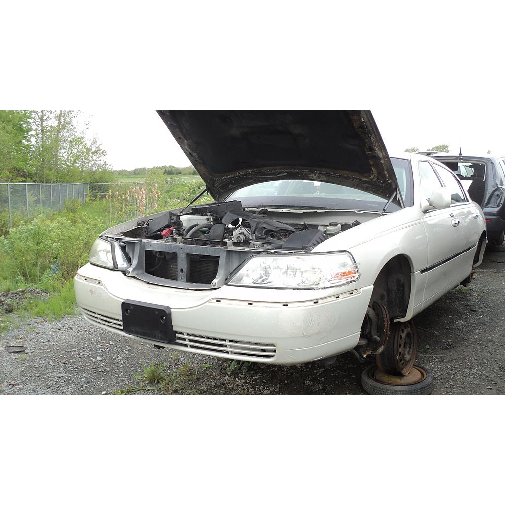 LINCOLN TOWN CAR 2004