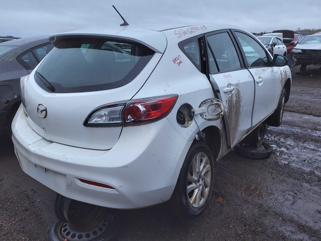 MAZDA MAZDA3 2013