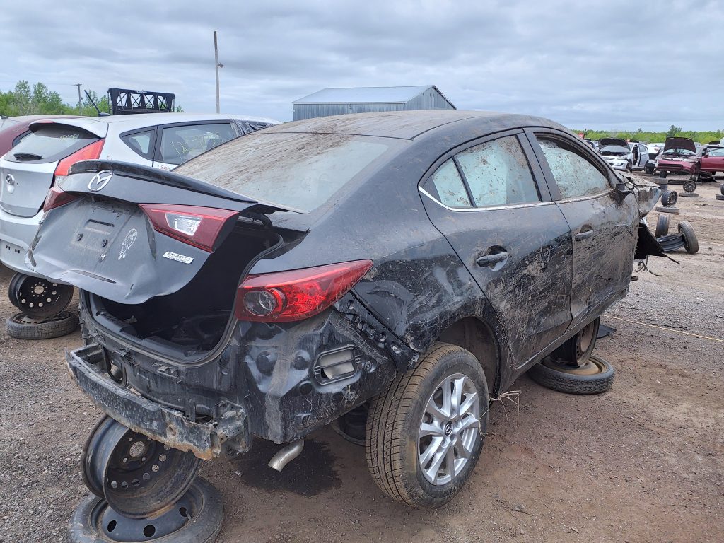 MAZDA MAZDA3 2015