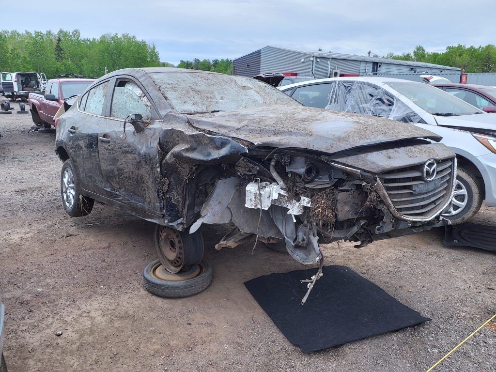 MAZDA MAZDA3 2015