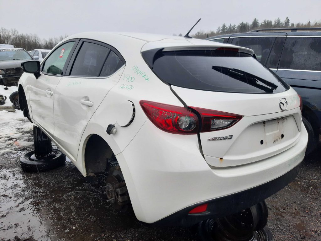 MAZDA MAZDA3 2015