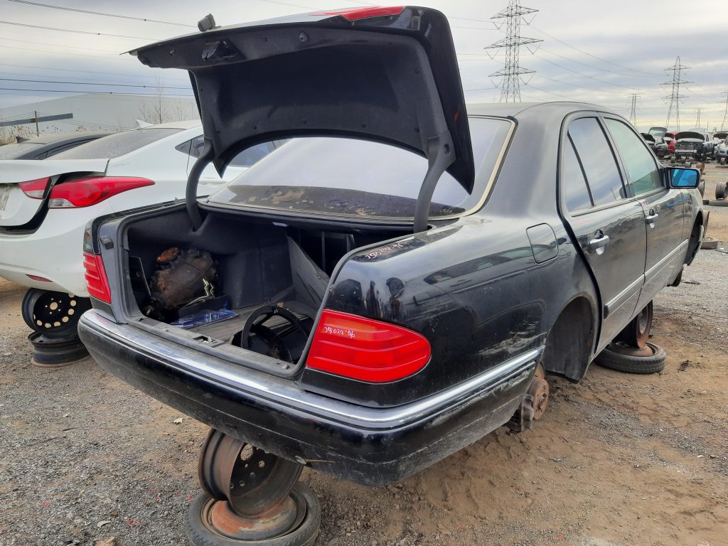 MERCEDES-BENZ E-CLASS 1996