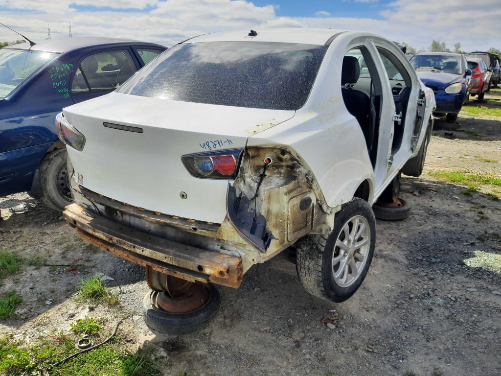 MITSUBISHI LANCER 2011