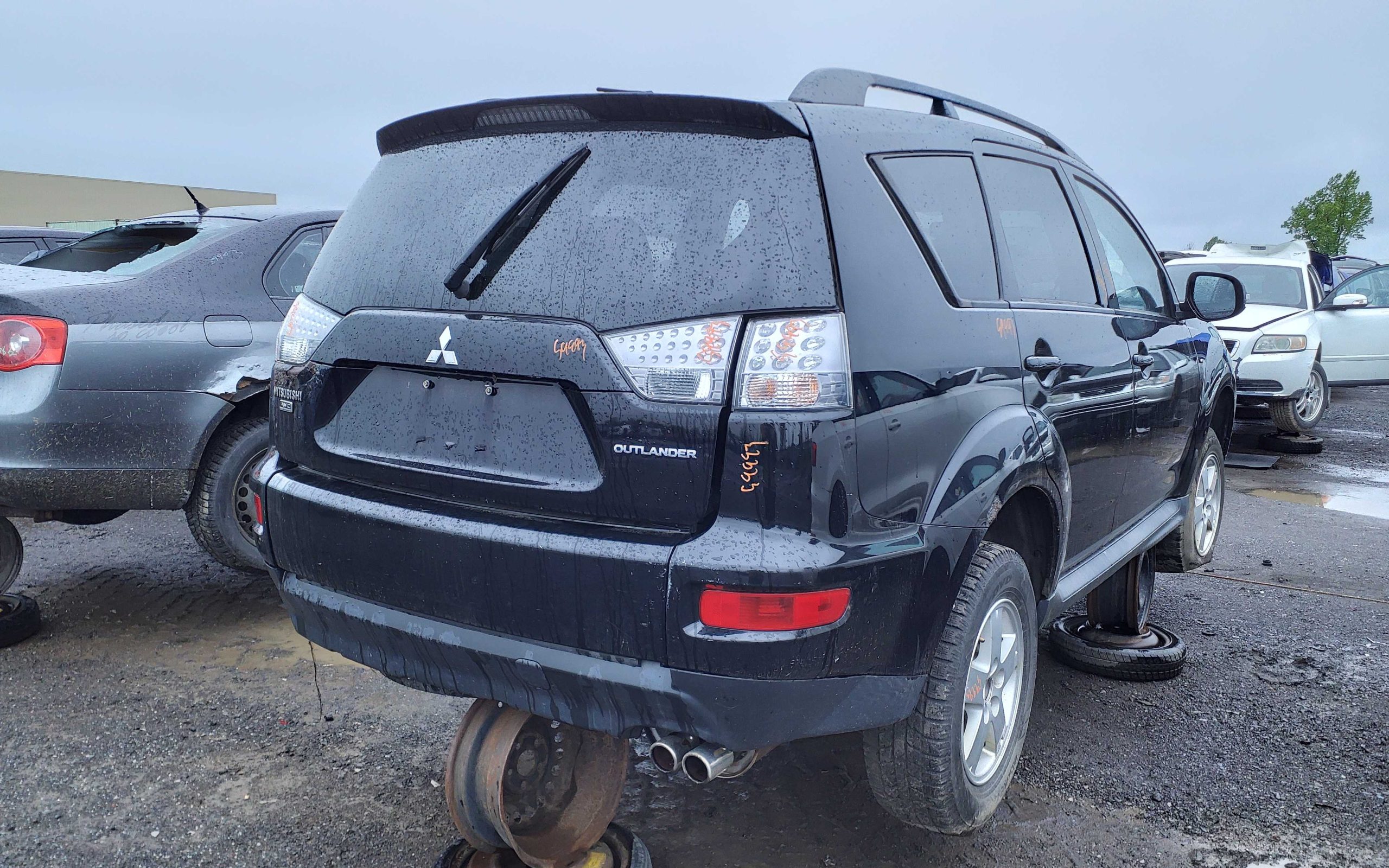 MITSUBISHI OUTLANDER 2011