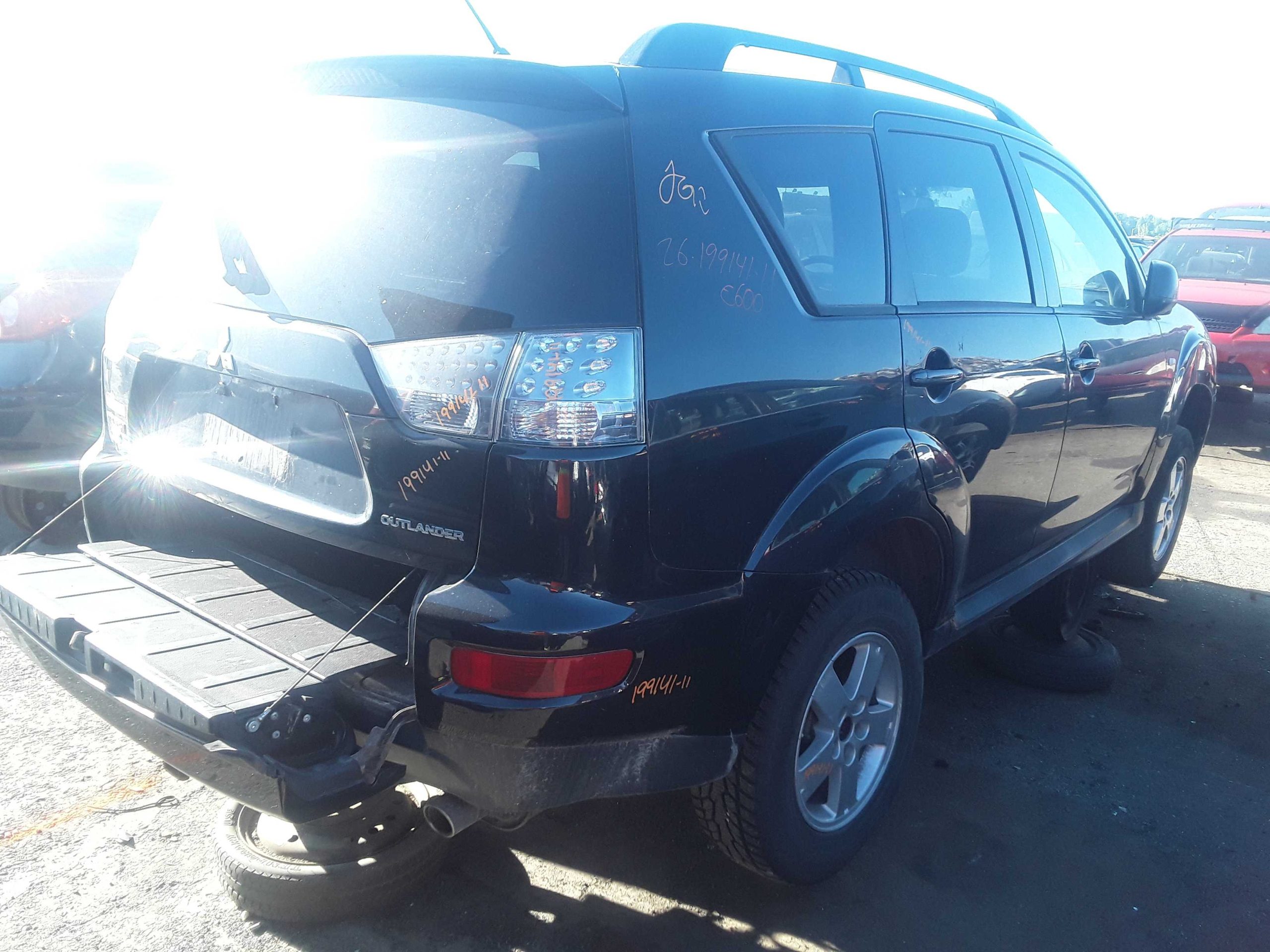 MITSUBISHI OUTLANDER 2011