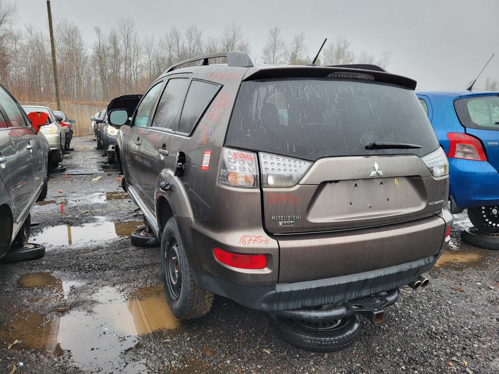 MITSUBISHI OUTLANDER 2011