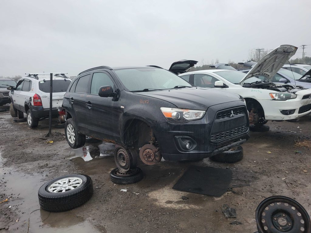 MITSUBISHI RVR 2013
