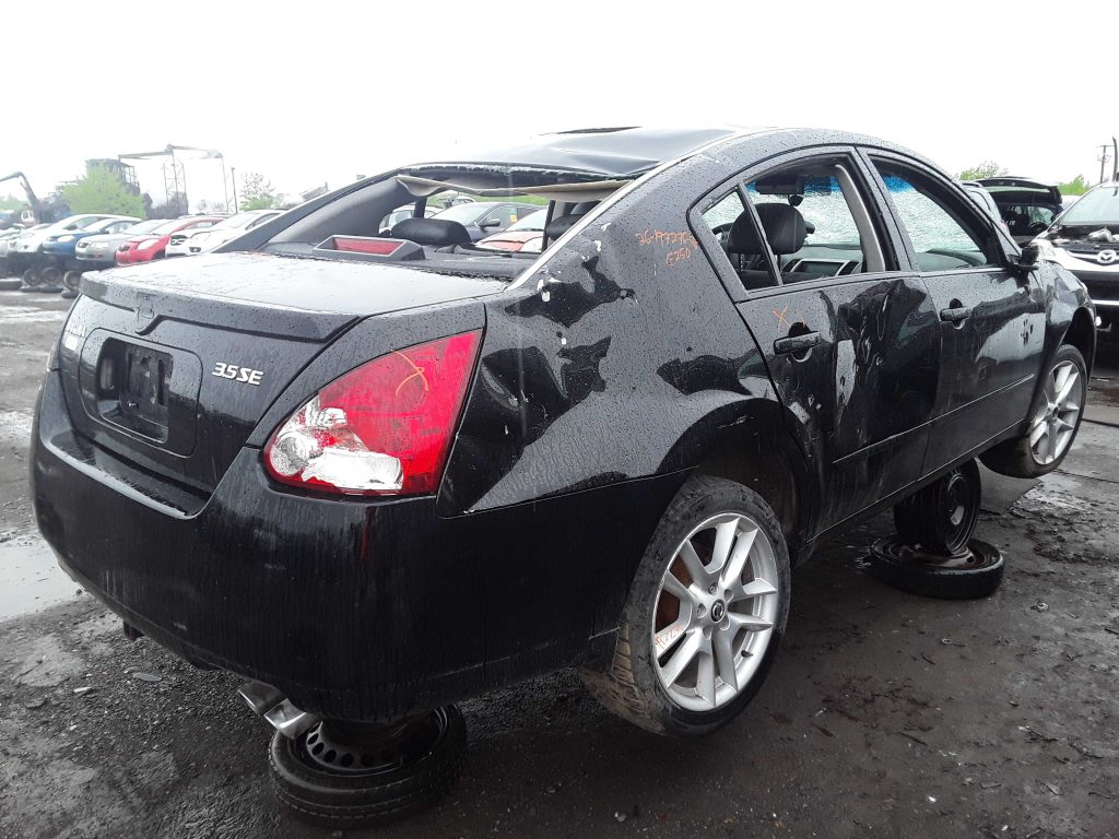 NISSAN MAXIMA 2004