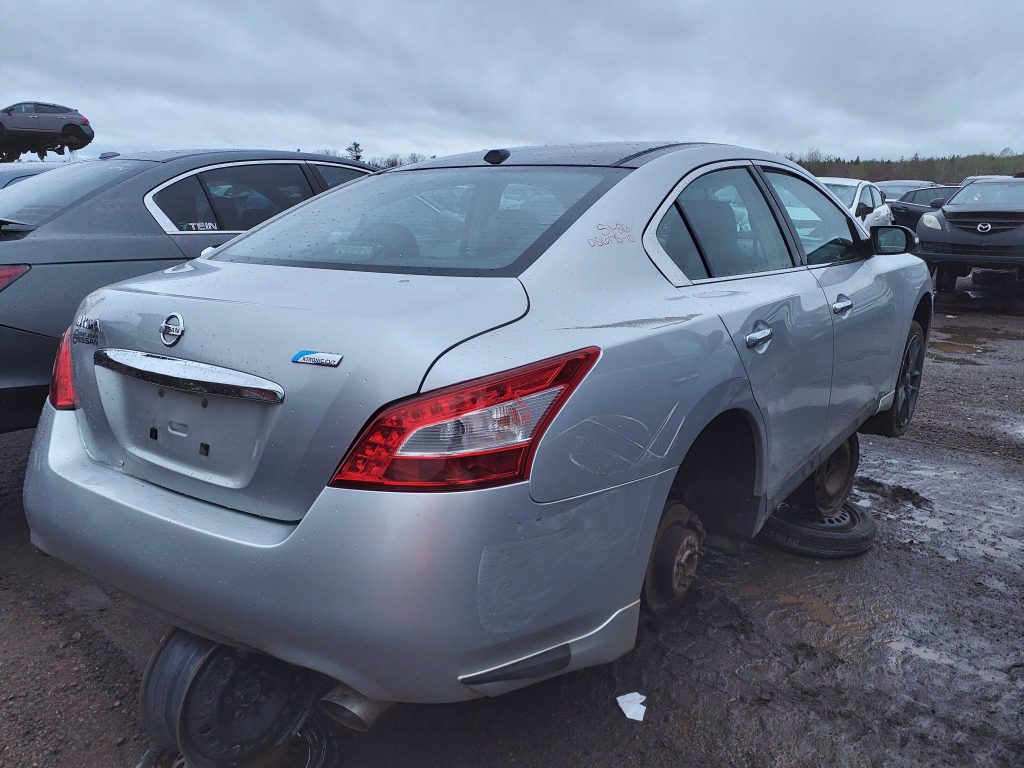NISSAN MAXIMA 2010