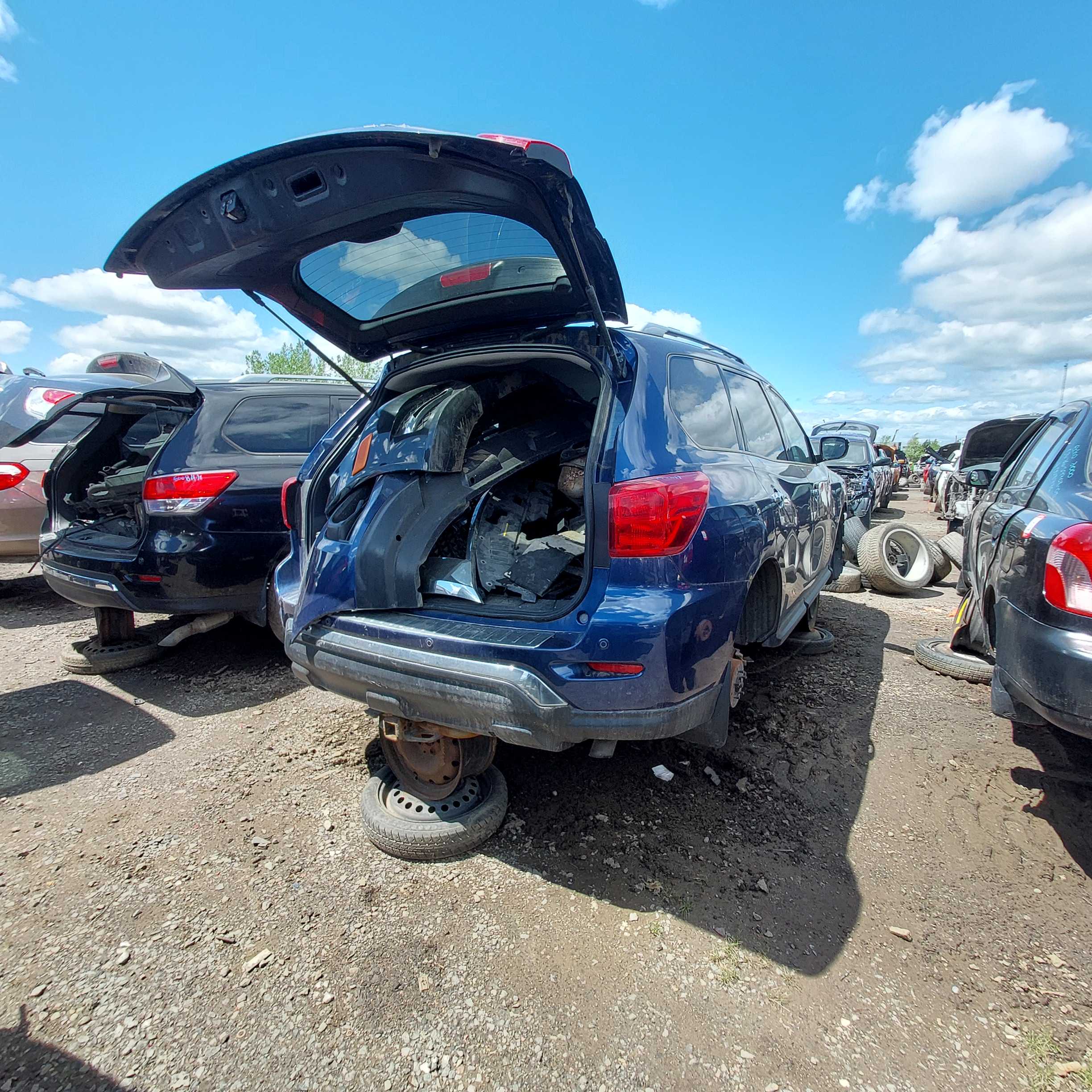 NISSAN PATHFINDER 2017