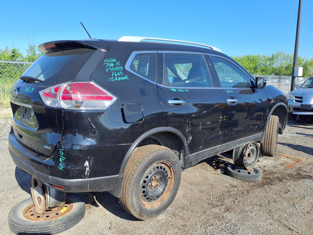 NISSAN ROGUE 2015