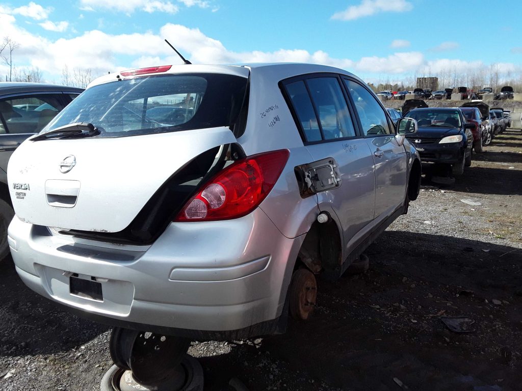 NISSAN VERSA 2010