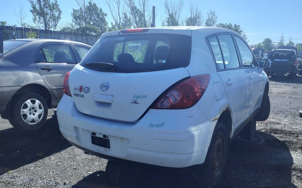 NISSAN VERSA 2010