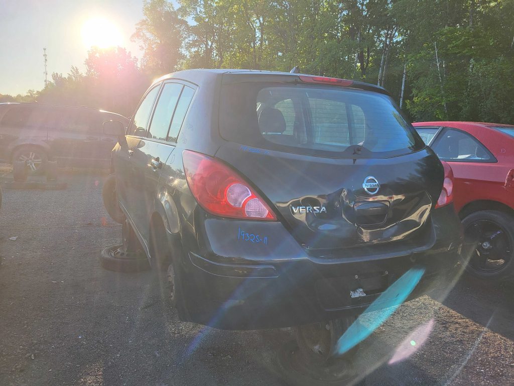 NISSAN VERSA 2011